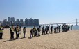 부산시설공단, 광안리서 4년째 ‘비치코밍’…해양환경 보호 앞장