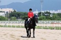 ‘부경 최초의 영예 기수’ 유현명, 팬들 배웅 받으며 은퇴