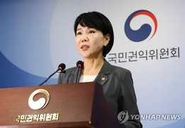'버티기' 전현희의 폭로전...“국민의힘·검찰·감사원 ‘삼각편대’ 사퇴 압박”