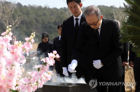 [이슈 핫] 이명박·박근혜, 나란히 대외활동 재개…총선 앞두고 "왜"