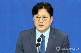 ‘168석 거대야당’ 이끌 신임 민주당 원내대표 홍익표는 누구?