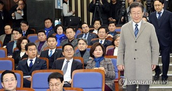 5선 의원 설훈까지 탈당...민주당 최악의 '자중지란'