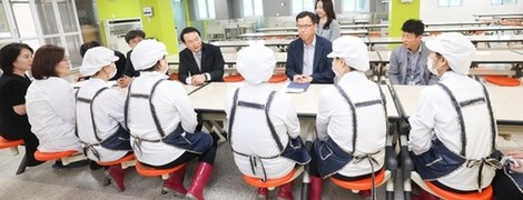 임태희 경기도교육감  “급식 조리실 근로자 '폐암' 걱정 사라질 것”