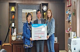 [포토]인제 하늘내린새마을금고 인제군사회복지관에 후원금 전달