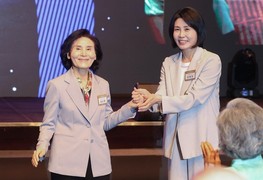 이재명·김문수 후보 부인, 김혜경·설난영 선거운동 첫날 손잡았다