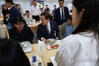[기자수첩] “대통령실에 이런 광경 처음” … 이틀째 문전성시 이룬 구내식당 앞 기자 행렬
