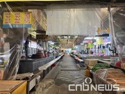 [생생르포] 벼랑 끝에 몰린 충주 전통시장 상인들…“6시면 다 문 닫아”