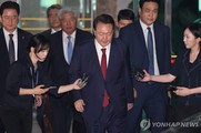 버티는 尹...내란특검 출석 불응 속내는? 