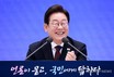 “역시 이 대통령!” 기자들 엄지척 … '無대본’ 질문에도 대답 척척