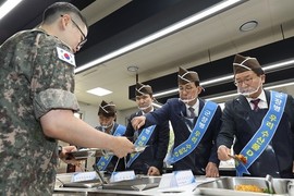 수협중앙회, 주요 군부대 순회 수산물 특식 제공 ‘우리 수산물 DAY’ 진행