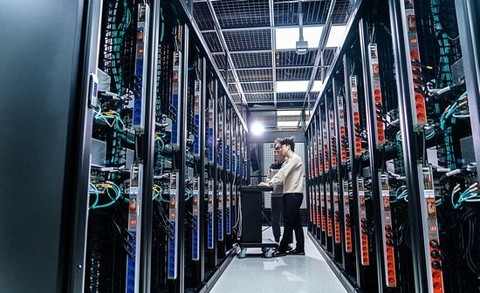 [테크크] ‘자국 인공지능’ 발판 놓는 SK텔레콤·KT