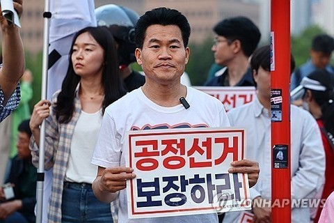 국힘 내홍 고조… ‘극우’ 전한길 입당 후폭풍