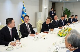 李대통령, 정의선-구광모와 연쇄 단독 만남…“애로사항 청취”