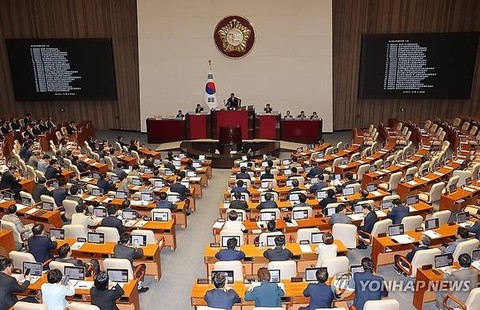 국회, ‘尹거부권’ 방송3법·상법·노란봉투법 줄줄이 강행 … 野 ‘필리버스터’ 맞불