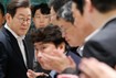 [기자수첩] ‘조국 탓 지지율 하락’이 반가운 이유 … “지금 박수 No”라는 李대통령