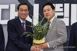 李 “장동혁과 회동 즉시 추진” … 대통령실 “영수회담은 아냐”