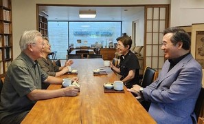 이낙연의 의도된 '사진 정치'? 문재인과의 회동 공개한 속내