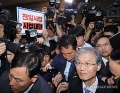 [기자수첩] “정의-양심 안 벗어났다”는 조 대법원장 … 아이히만도 양심 있었다는데
