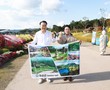 화순군 홍보대사 한한국 작가, '2025 화순고인돌가을꽃축제장 찾아 감격
