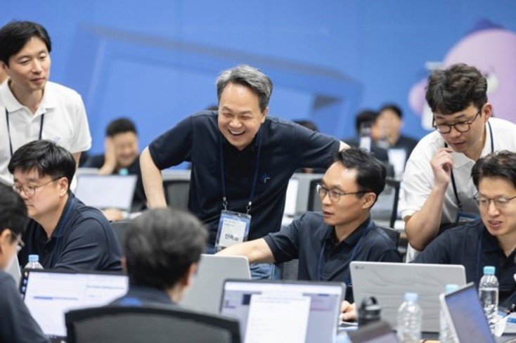 [CEO열전] “이자수익 넘어 생산적 금융으로”…신한금융 진옥동號의 도전