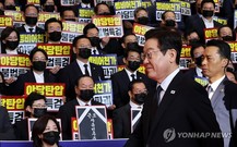 [생생현장] 막장 치닫는 국힘…李 면전에 ‘꺼져라’ ‘범죄자’ 막말