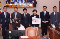 ‘尹정부 검찰’과의 전면전? 범여권, ‘집단 항명’ 검사장 전원 고발