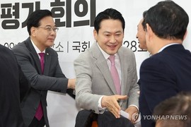 확 달라진 국힘 장동혁 대표, 의원회관 돌며 의원들과 ‘일대일 경청’ 왜?