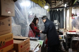 김동연 경기도지사, 부천 제일시장 다시 방문해 트럭 돌진 사고 피해 수습 현황 점검하고 상인들 위로