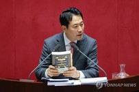 ‘헌정사 제1야당 대표 첫 필버’ 장동혁…지켜본 국힘 의원 20여명 불과