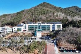 윤경희 청송군수, 차기 군수 적합도 조사서 과반 지지로 선두