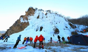 [포토] 인제 매바위 빙벽등반 절정