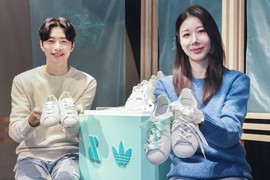 신세계百 '케이스스터디', '아디다스 오리지널스'와 협업한 한정판 스니커즈 출시