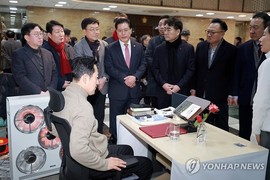 국힘 장동혁 대표의 ‘단식 정치’…출구전략 막막