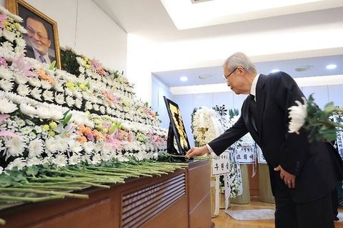 ‘38년 질긴 악연’ 김종인, 이해찬 마지막길 ‘배웅’…“옛날부터 잘 아는 분”