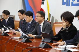 與 “檢개혁 정부안은 당정청 합의된 당론, 3월 처리”…강경파 ‘수정 필요’ 고수