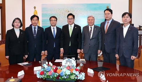 대통령도 가세한 ‘개헌론’, 국힘 불참 6개 정당 합의…“5·18, 부마항쟁 등 수록”