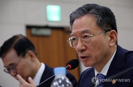 ‘이재명 대북 송금’ 담당 검사 직무정지 논란…정성호 법무장관 “공정성 의심”