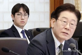 대통령이 싫다는데도…또 하정우 띄운 정청래 대표 ‘속내’