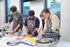 청송군가족센터, 중년 남성 요리교실 인기