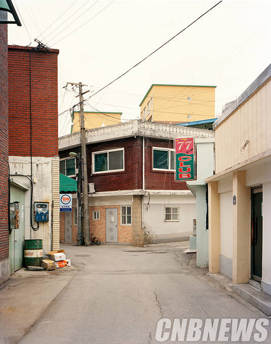 ‘Urbanscape Nr.11’, chromogenic color print, 171×140cm, 2013. (제공=갤러리 현대)
