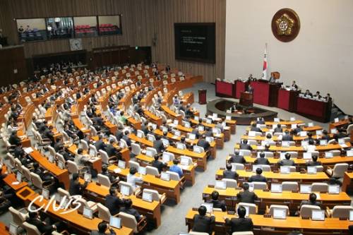 여야가 21일 세월호 참사 관련 국정조사 요구서에 합의한 뒤 국회 본회의 보고를 마쳤다.(사진=CNB포토뱅크)