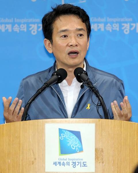 남경필 경기도지사가 4일 오후 긴급브리핑을 갖고 버스대란을 막기 위한 대책을 강구하고 있다고 밝혔다.(사진=연합뉴스 제공)
