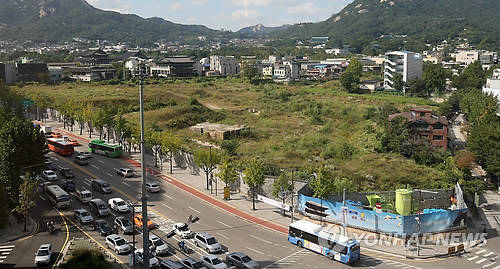 한진그룹은 지난 2010년 서울 송현동에 지하 4층·지상 4층, 연면적 13만7400㎡(156객실) 규모의 호텔 건립을 추진했다 (사진=연합뉴스)