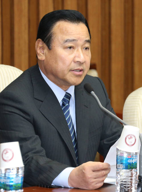 새누리당 이완구 원내대표가 19일 국회에서 열린 주요당직자회의에서 발언하고 있다. 사진=연합뉴스