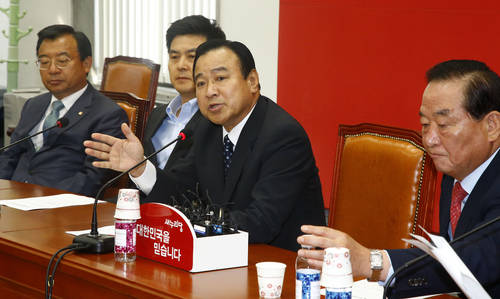 새누리당 이완구 원내대표가 22일 오전 국회에서 열린 최고위원회의에서 모두 발언을 하고 있다. 사진=연합뉴스