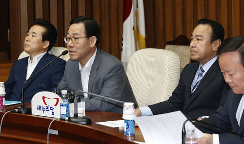 새누리당 주호영 정책위의장이 23일 오전 국회에서 열린 원내대책회의에서 모두 발언을 하고 있다. 사진=연합뉴스