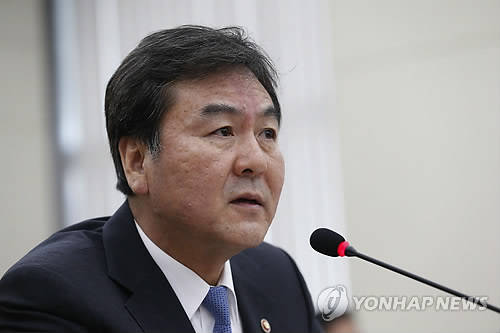 국회 국정감사에서 발언하는 신제윤 금융위원장 (사진=연합뉴스)