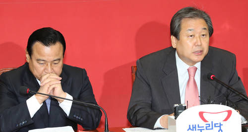 새누리당 김무성 대표가 23일 국회에서 열린 최고위원회의에서 야당의 여당과 청와대에 대한 비판발언을 비판하고 있다. (사진=연합뉴스)