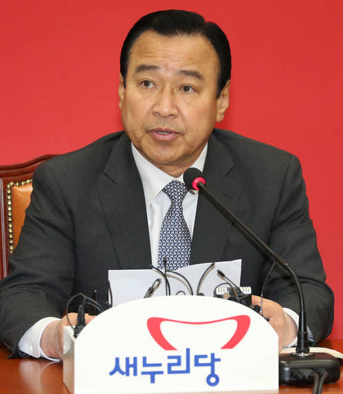 새누리당 이완구 원내대표가 27일 국회에서 열린 최고위원회의에서 발언하고 있다. (사진=연합뉴스)