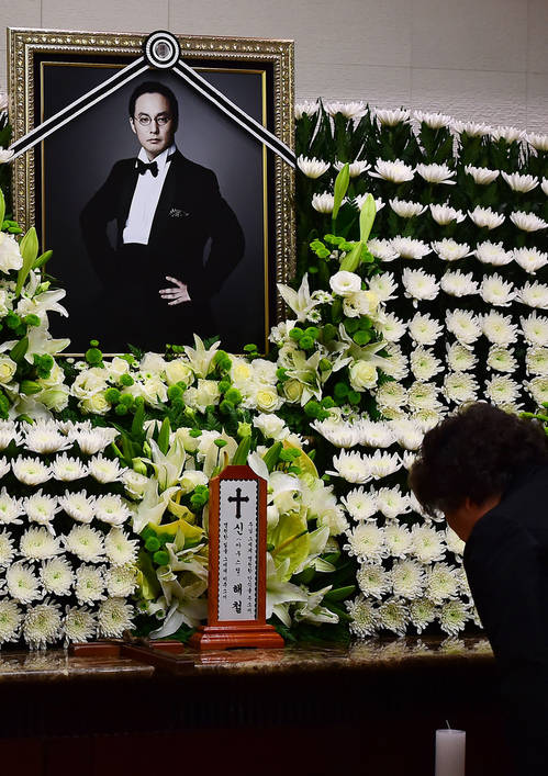 서울 아산병원 장례식장에 마련된 故 신해철의 빈소. (사진=공동취재단)
